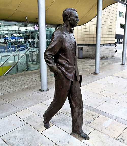 Cary Grant sculpture in Bristol