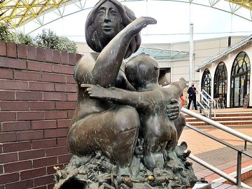 The Cwmbran woman and child sculpture