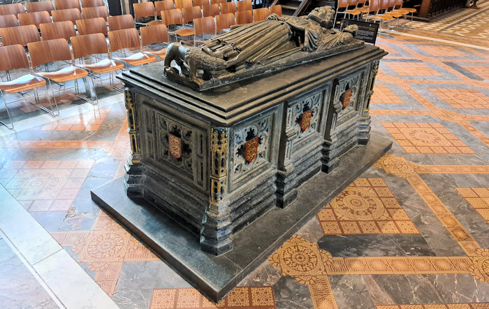King John's tomb in Worcester Cathedral.